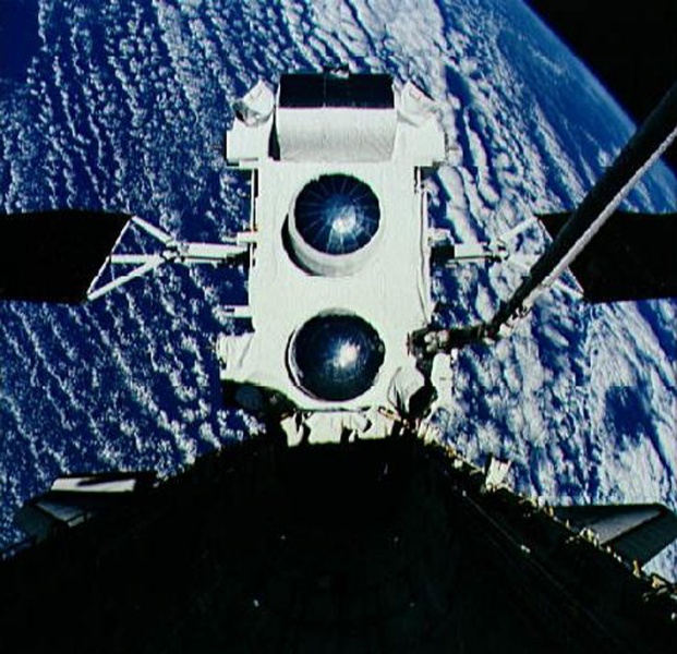 Image:Compton Gamma Ray Observatory STS-37.jpg