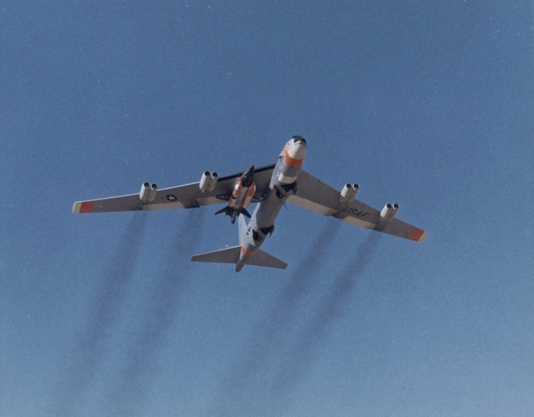Image:X-15 & B-52 in flight.jpg