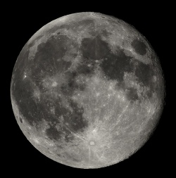 Figure 5.7. A full Moon as seen from the Earth. The dark areas are low land areas (basins or depressions, historically called mare), whereas the grey areas are elevated regions (highlands, historically called continents). Numerous impacts created a heavily cratered terrain on the Moon’s surface. The small bright spots indicate fresh impacts. (Credit: http://upload.wikimedia.org/wikipedia/commons/thumb/d/dd/Full_Moon_Luc_Via-tour.jpg/594px-Full_Moon_Luc_Viatour.jpg)